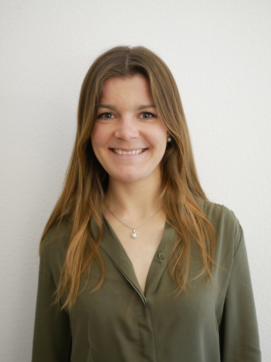 Cécile Saulnier - Développement logiciel et analyse métier et données chez CH Solutions "Portrait de Cécile Saulnier, expert en développement logiciel et analyse de données chez CH Solutions